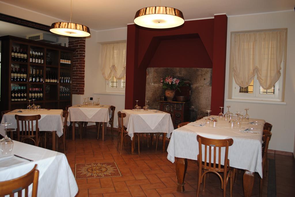 Hotel Sole Sesto Calende Bagian luar foto